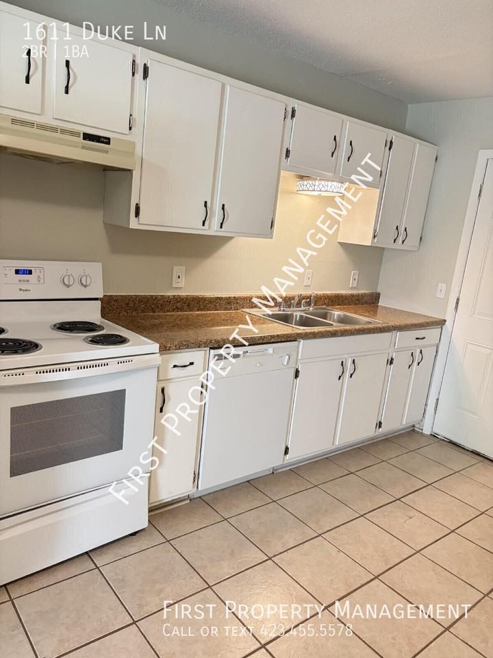 1611 Duke Ln - Photo 3 of 10