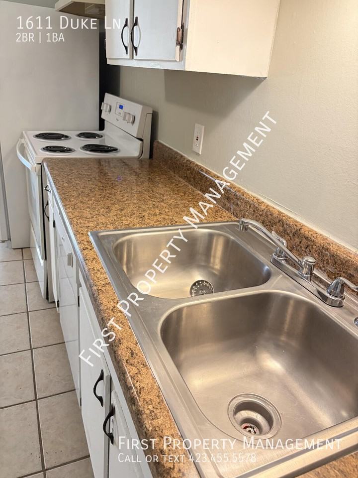 1611 Duke Ln - Photo 4 of 10