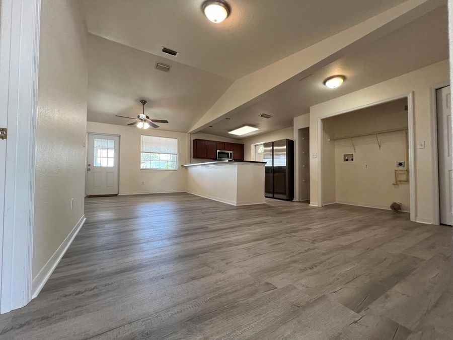 746 Avenue O Sw - Photo 3 of 15
