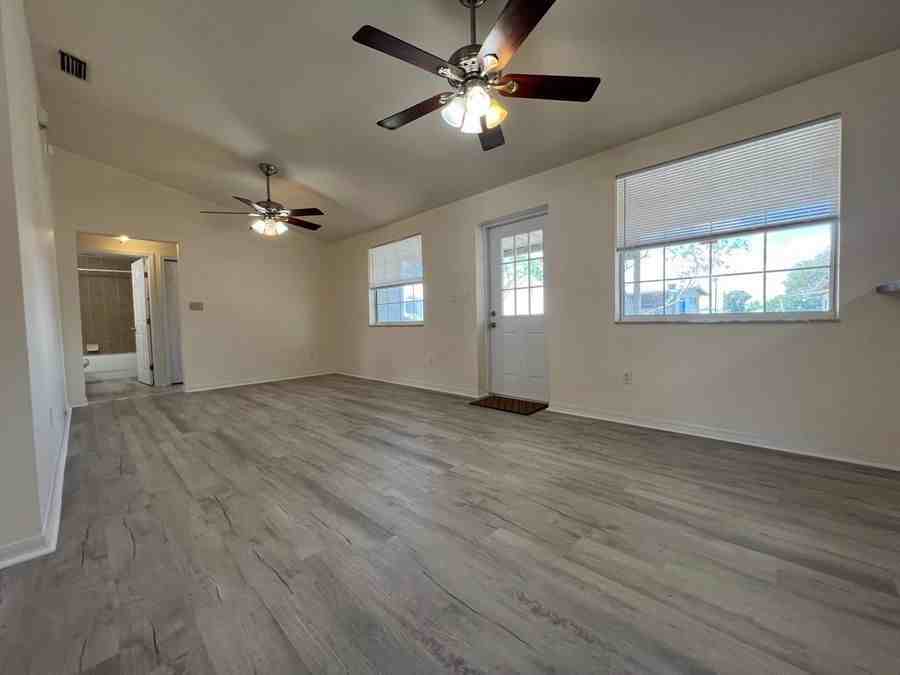 746 Avenue O Sw - Photo 6 of 15