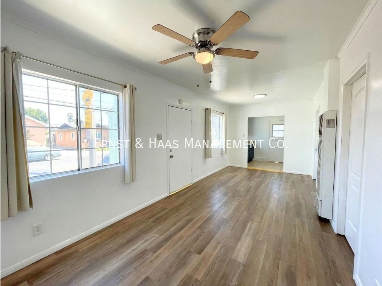 1516 E 10th St - Photo 2 of 9