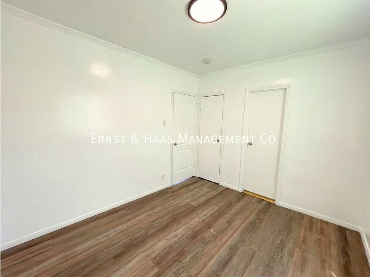 1516 E 10th St - Photo 6 of 9