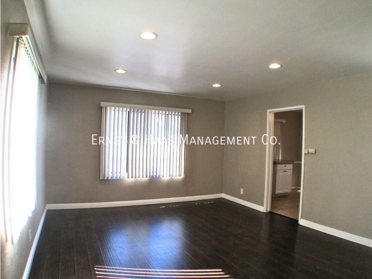 4823 Ashworth St - Photo 3 of 15