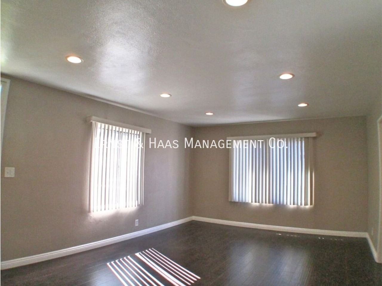 4823 Ashworth St - Photo 4 of 15