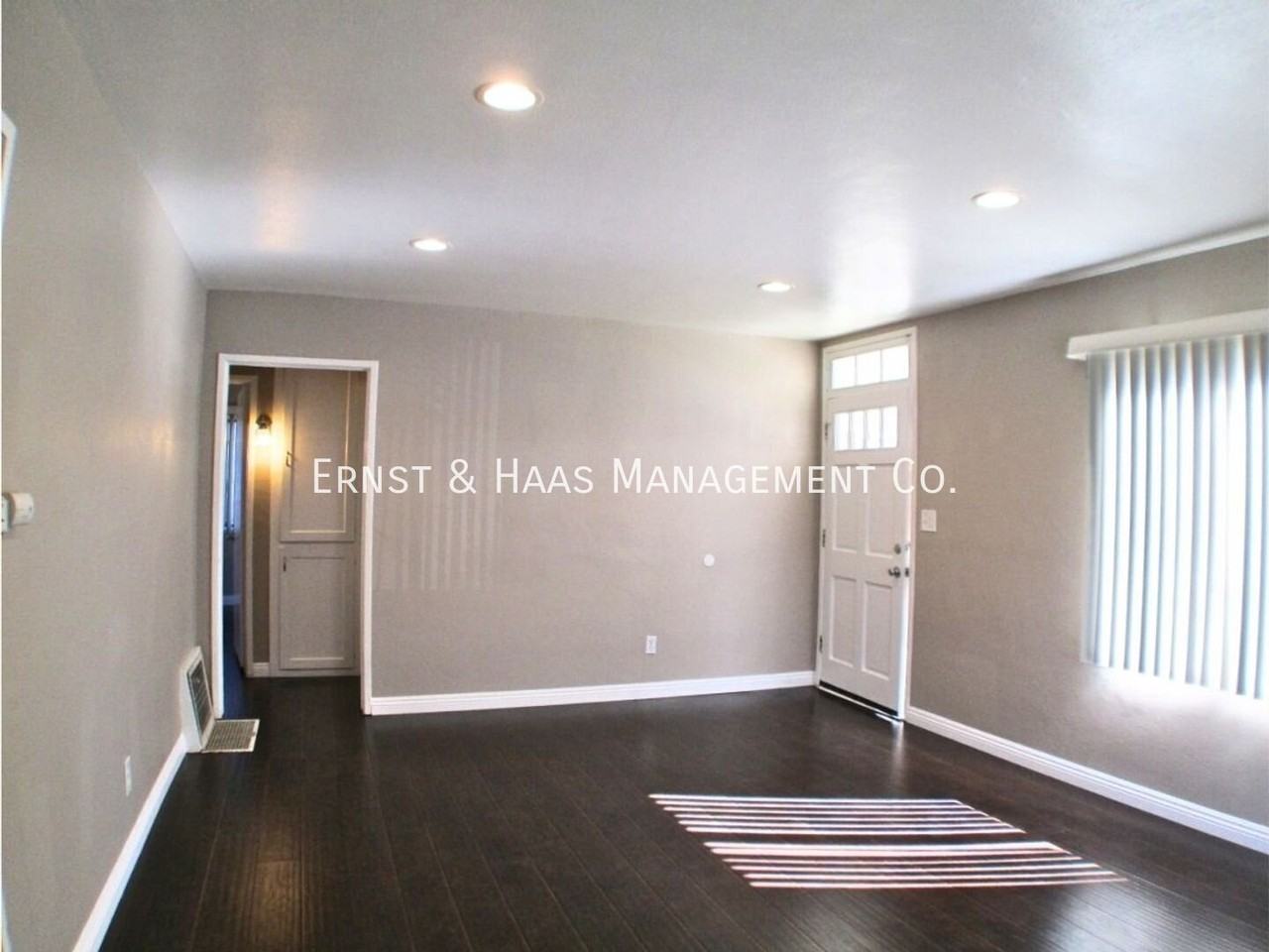4823 Ashworth St - Photo 5 of 15