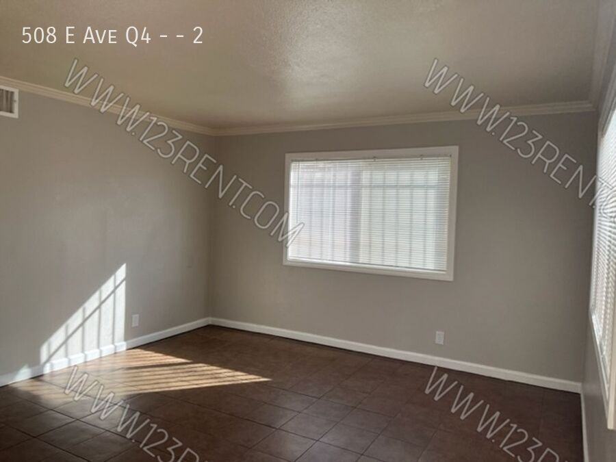508 E Avenue Q4 #2 - Photo 3 of 14