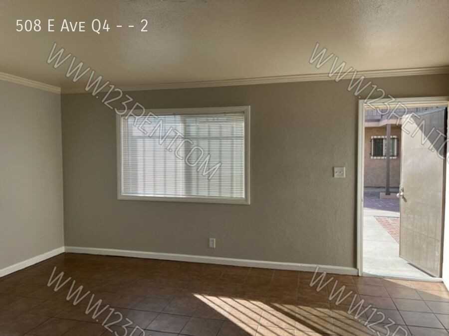 508 E Avenue Q4 #2 - Photo 4 of 14