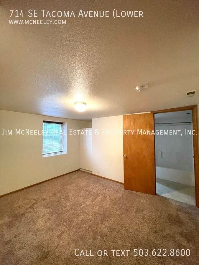 714 Se Tacoma St - Photo 2 of 6