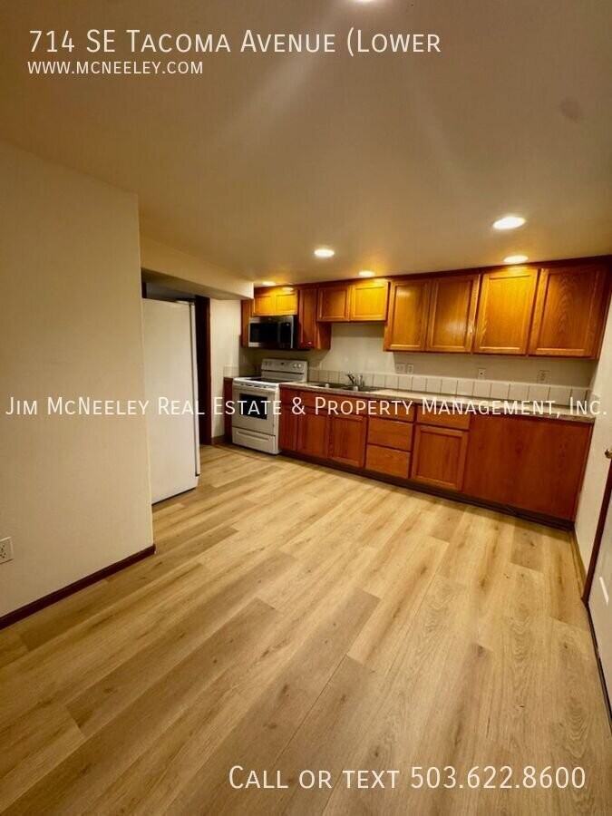 714 Se Tacoma St - Photo 4 of 6
