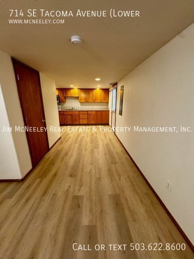 714 Se Tacoma St - Photo 5 of 6