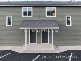 featured image of 215 W 1st St #13