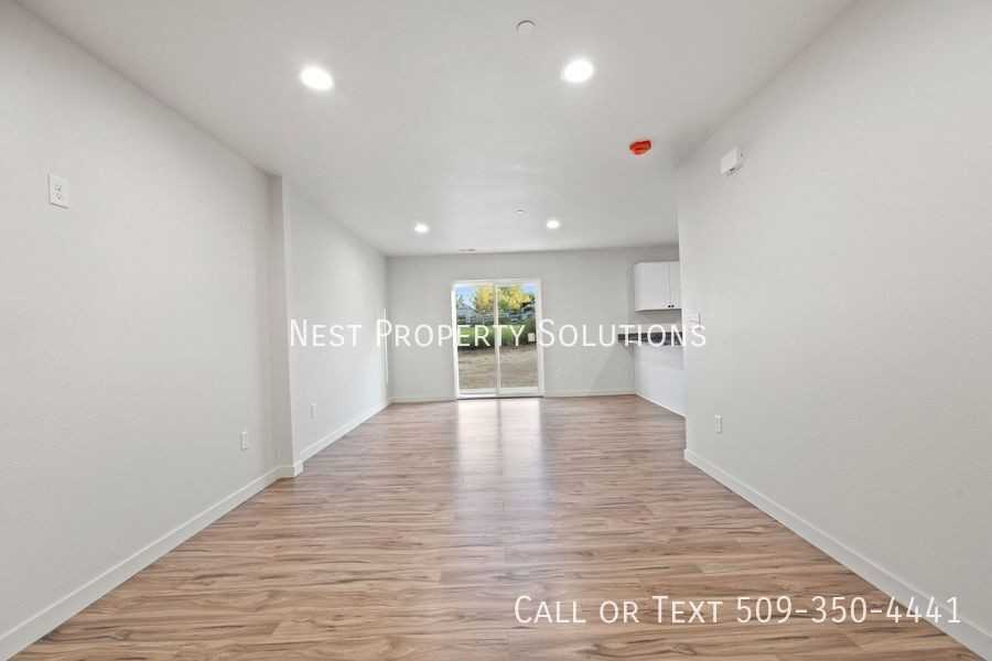215 W 1st St #13 - Photo 4 of 37