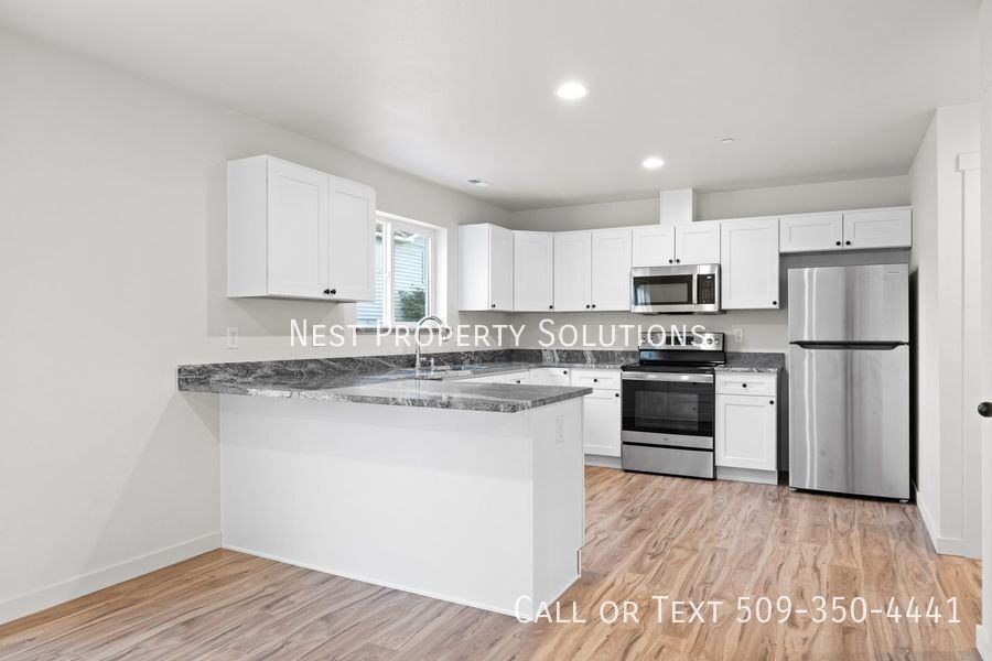 215 W 1st St #13 - Photo 7 of 37