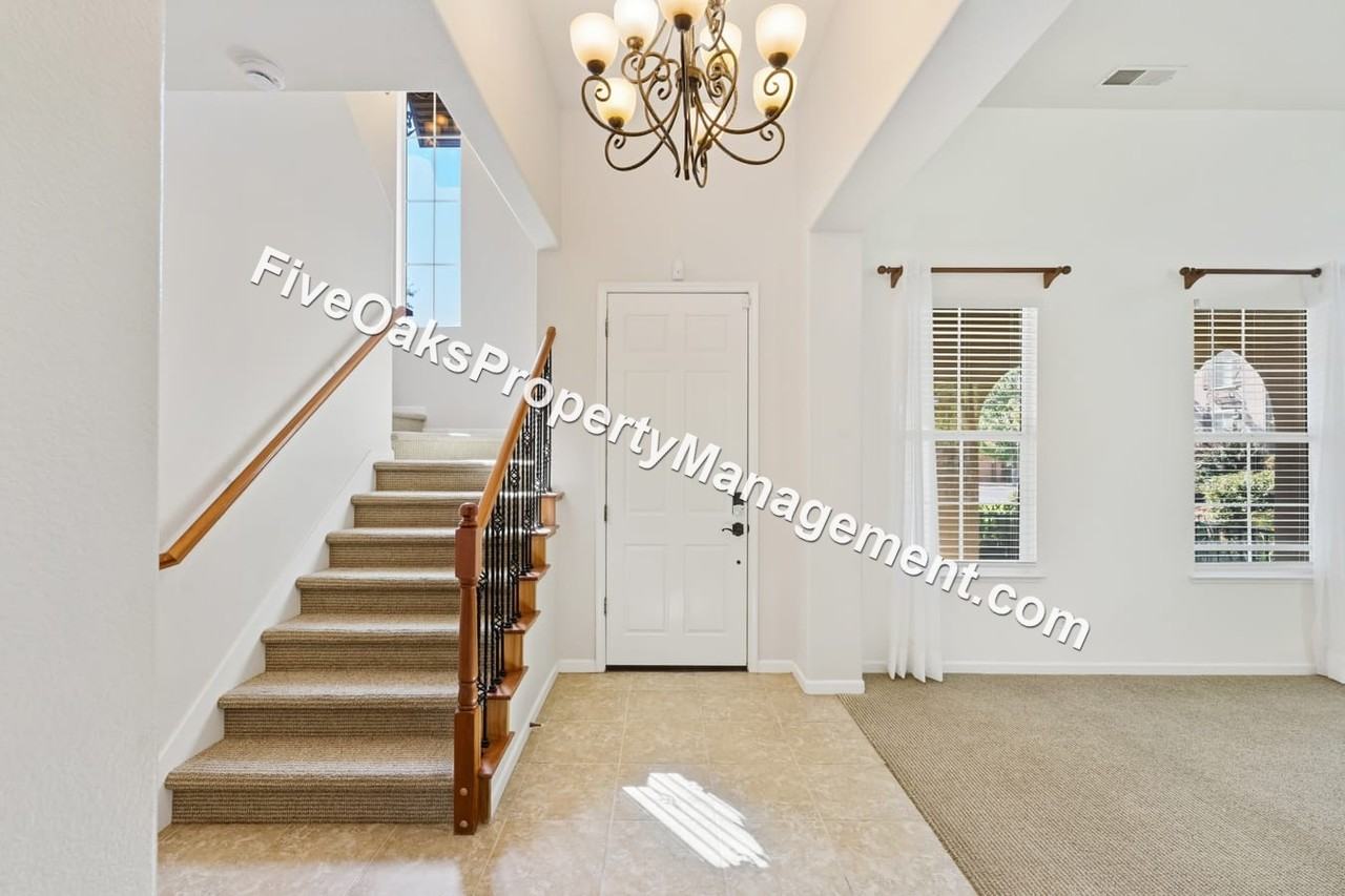 5703 Gelston Way - Photo 4 of 36