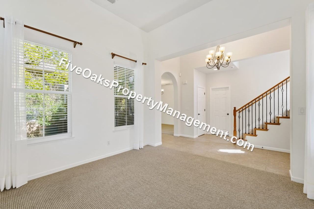 5703 Gelston Way - Photo 6 of 36