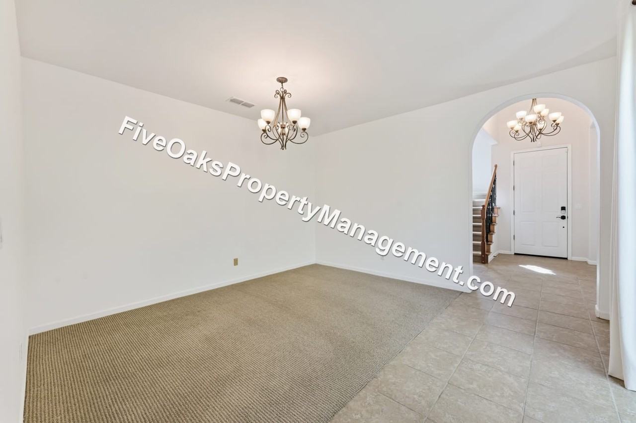5703 Gelston Way - Photo 7 of 36