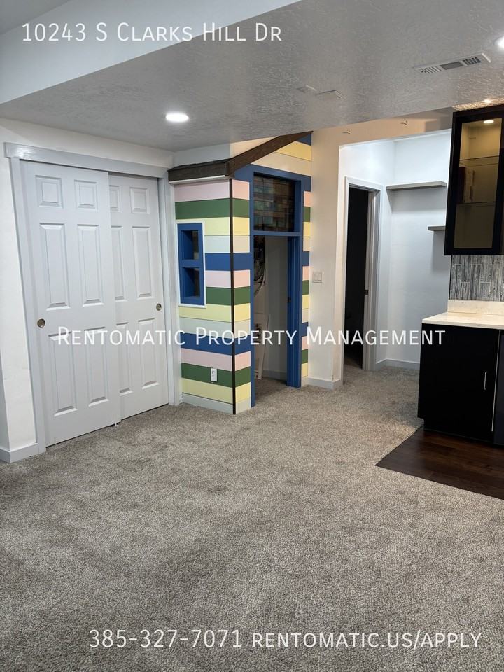 10243 S Clarks Hill Dr - Photo 4 of 43