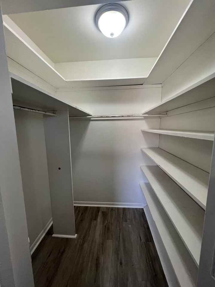 2343 Harrodsburg Rd #4 - Photo 6 of 7