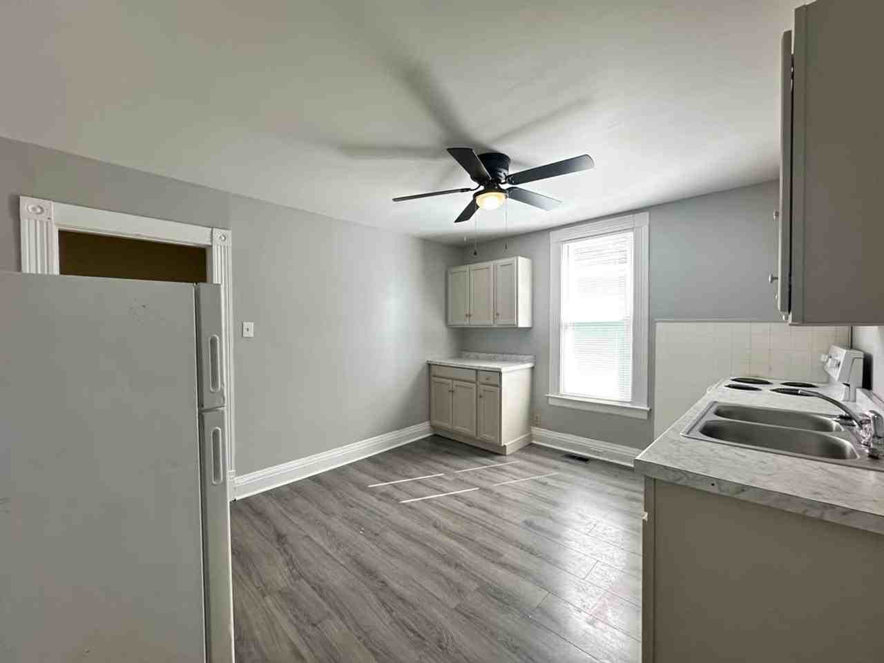 252 E Loudon Ave - Photo 2 of 24
