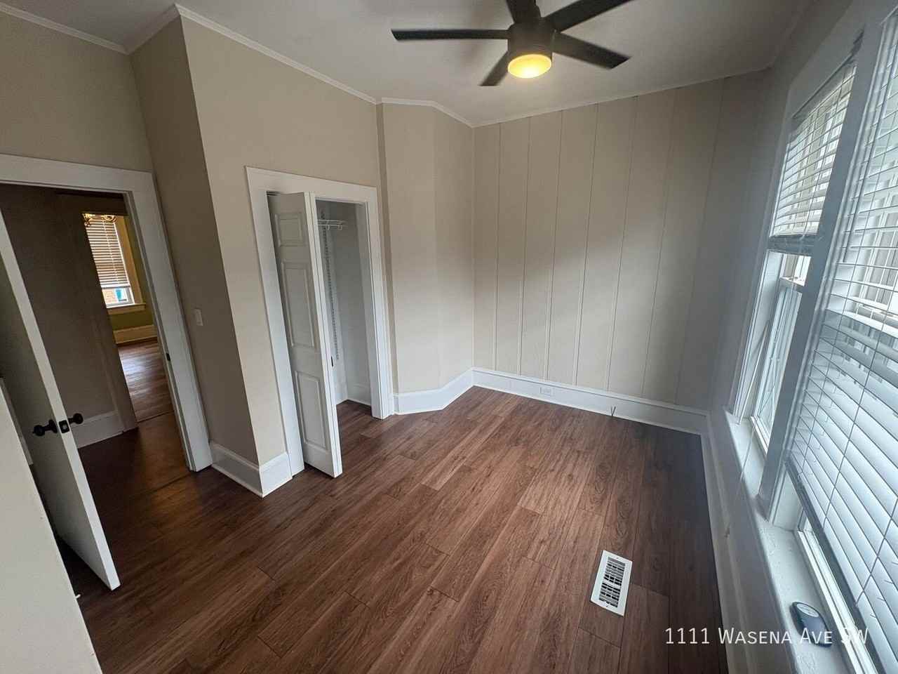 1111 Wasena Ave Sw - Photo 4 of 12