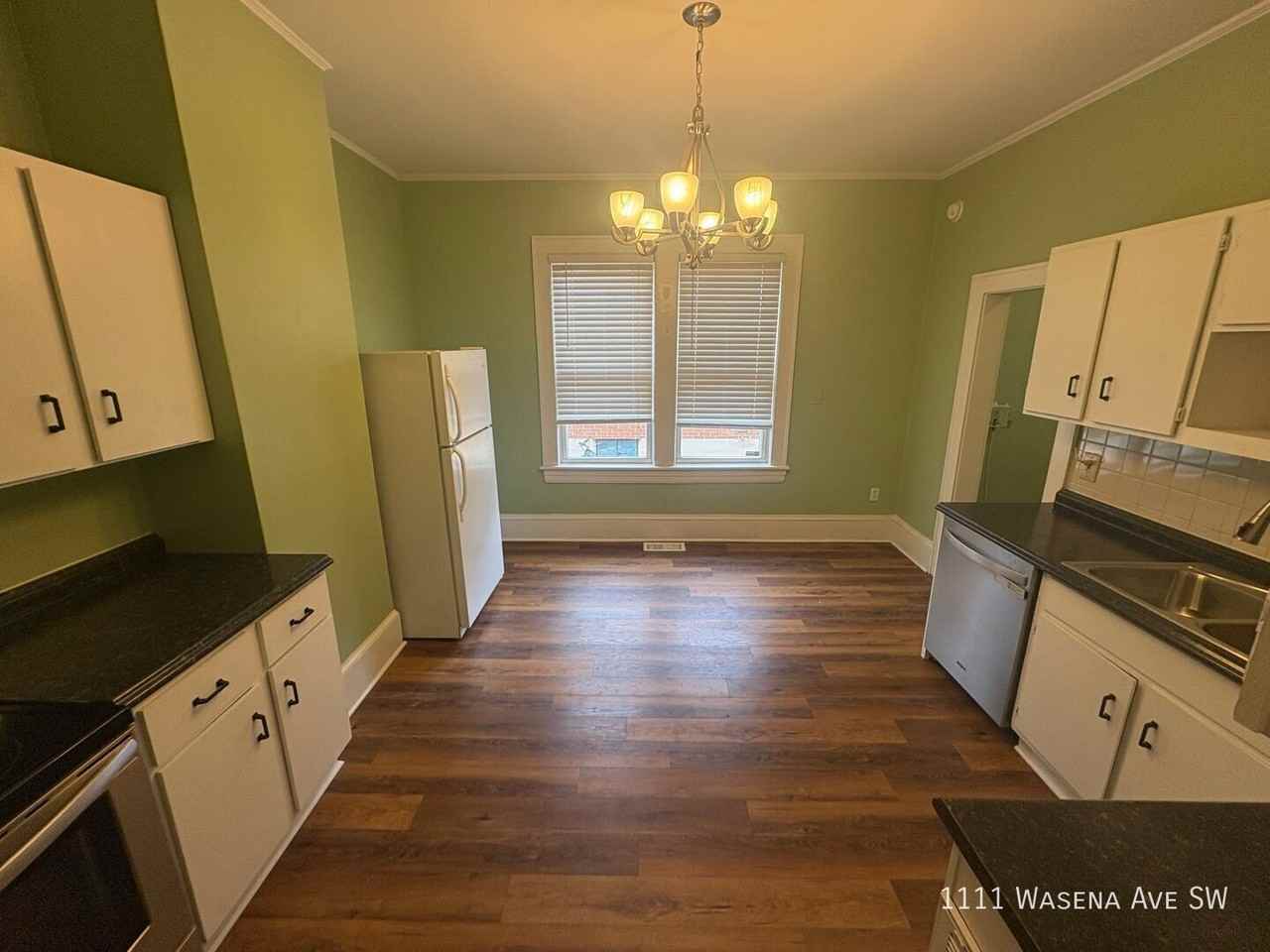 1111 Wasena Ave Sw - Photo 6 of 12