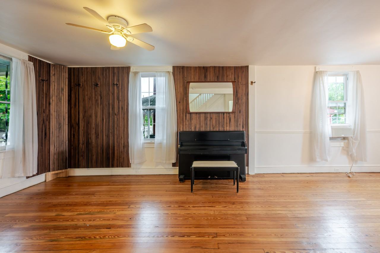 1241 Evarts St Ne - Photo 4 of 40