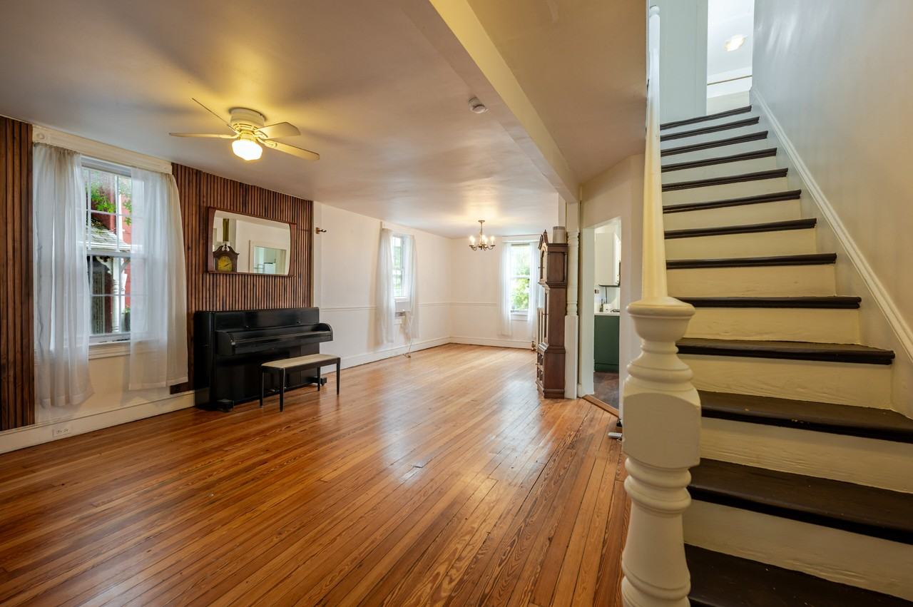 1241 Evarts St Ne - Photo 5 of 40