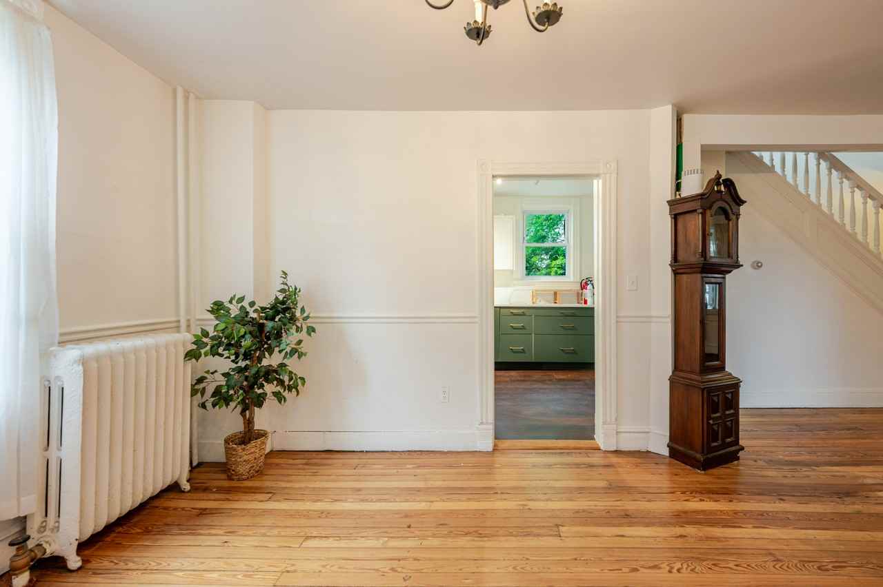 1241 Evarts St Ne - Photo 7 of 40