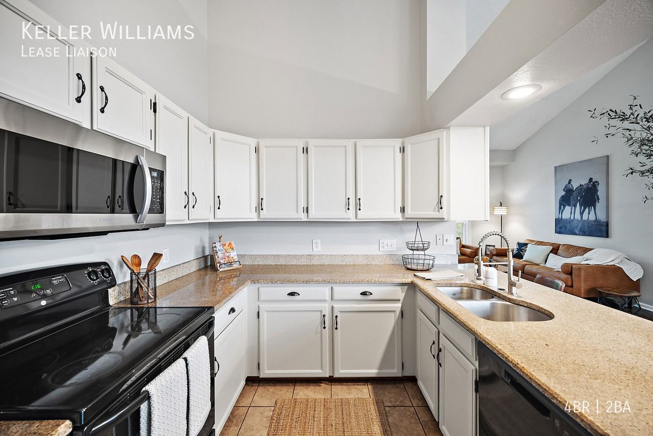 8510 Ilex Dr - Photo 6 of 29