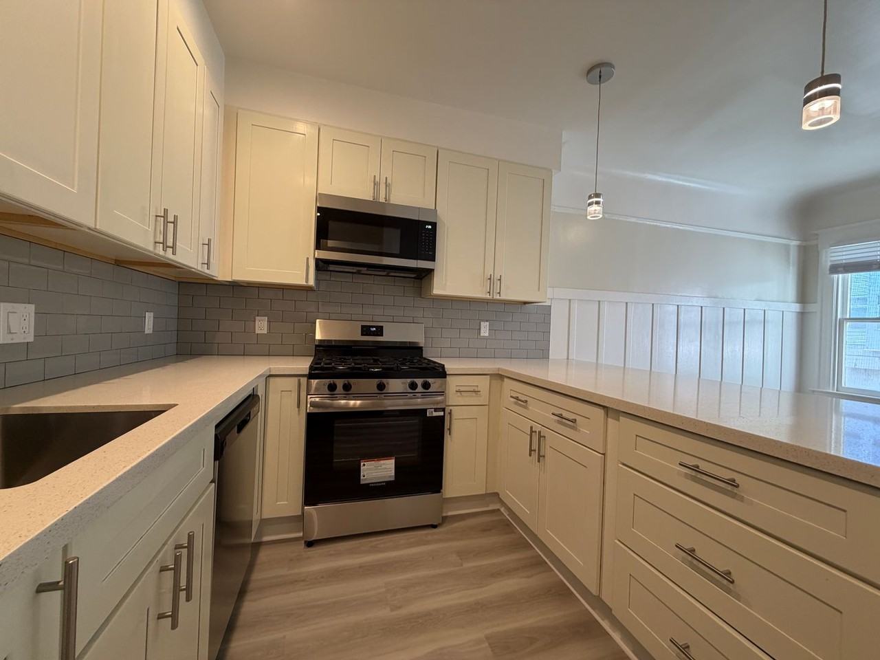 571D Minna St - Photo 2 of 15