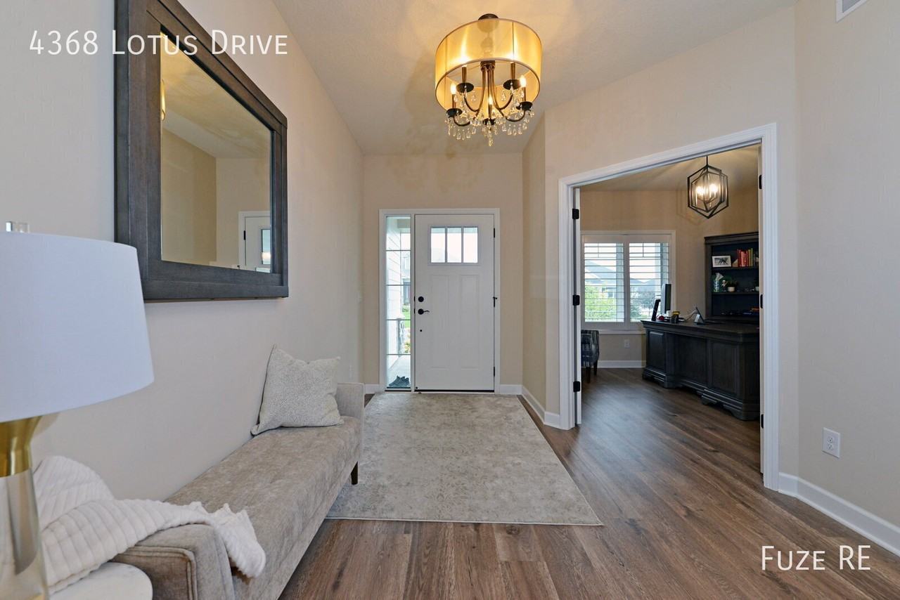 4368 Lotus Dr - Photo 3 of 32