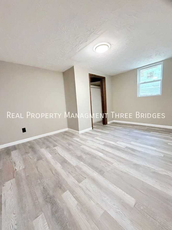 1222 Baron Ave - Photo 2 of 18