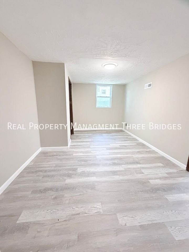 1222 Baron Ave - Photo 3 of 18