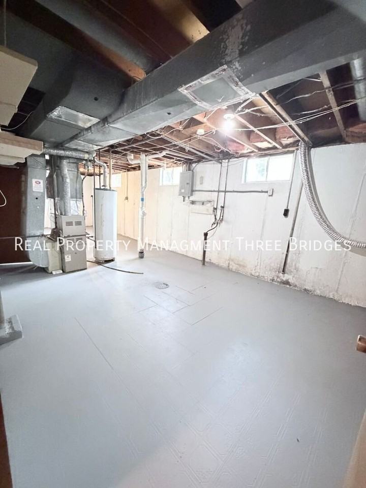 1222 Baron Ave - Photo 6 of 18