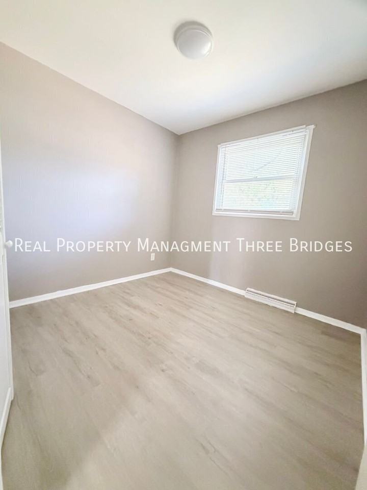 1222 Baron Ave - Photo 7 of 18