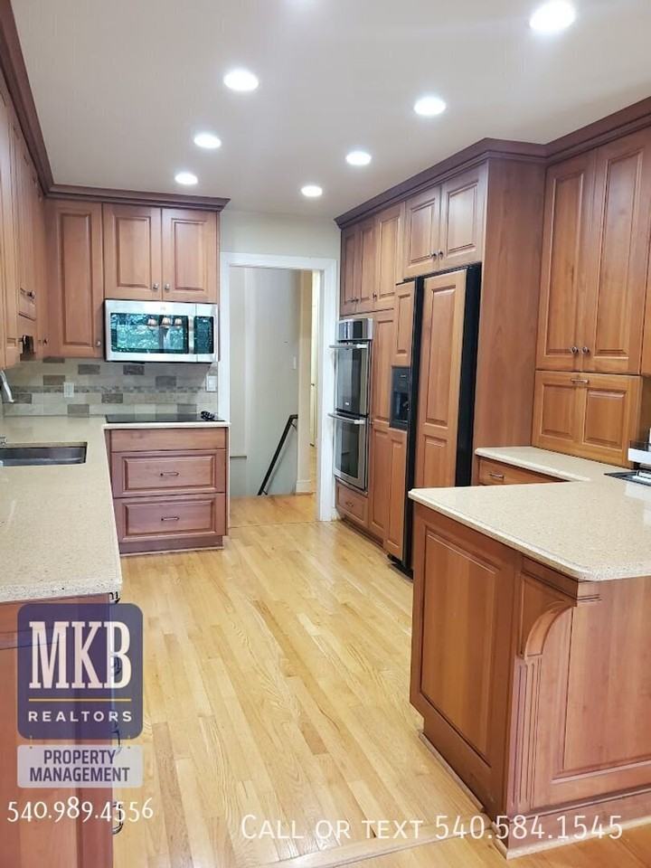5029 Crossbow Cir - Photo 2 of 45