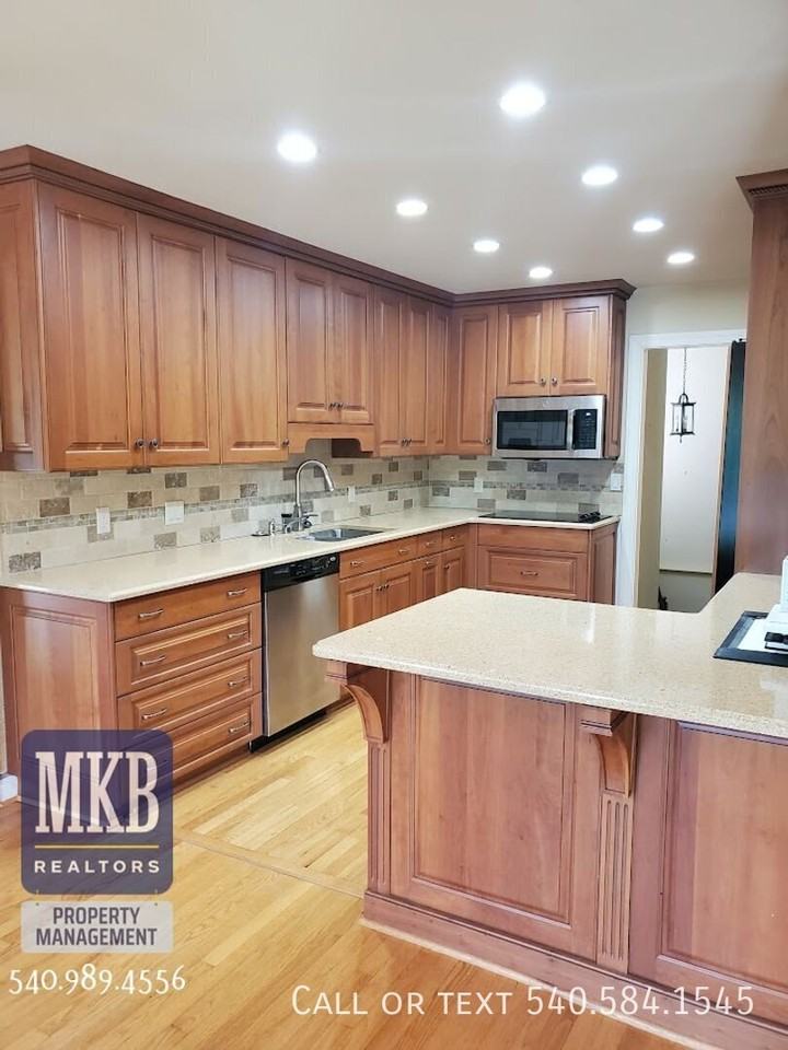 5029 Crossbow Cir - Photo 3 of 45