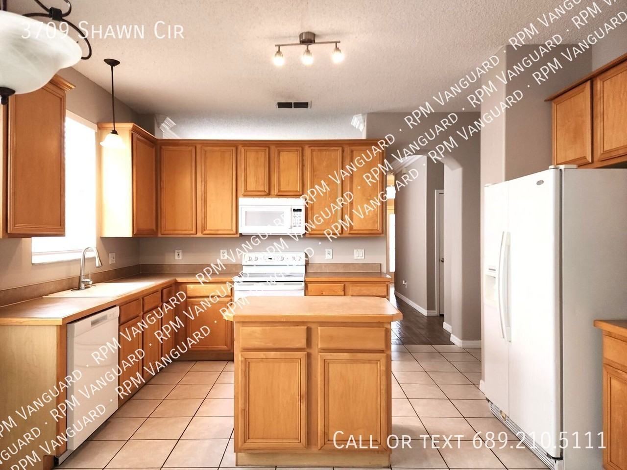 3709 Shawn Cir - Photo 2 of 17
