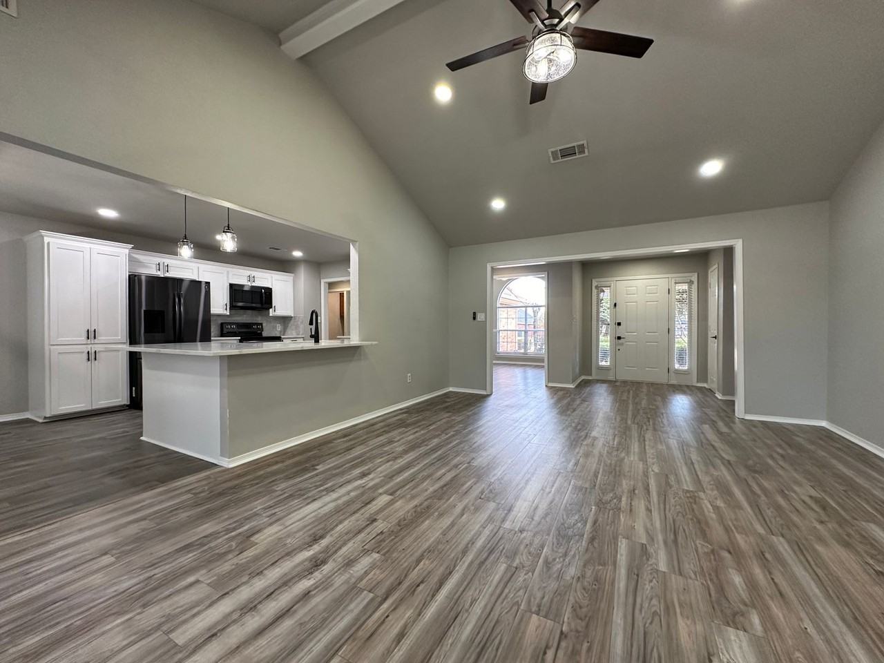 9916 Glen Flora Cir - Photo 3 of 38
