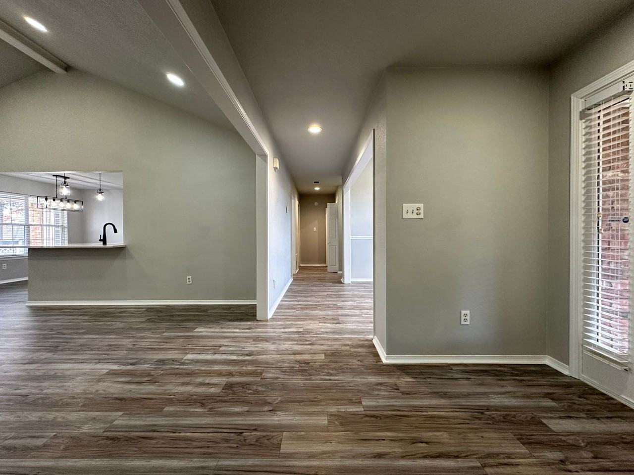 9916 Glen Flora Cir - Photo 4 of 38
