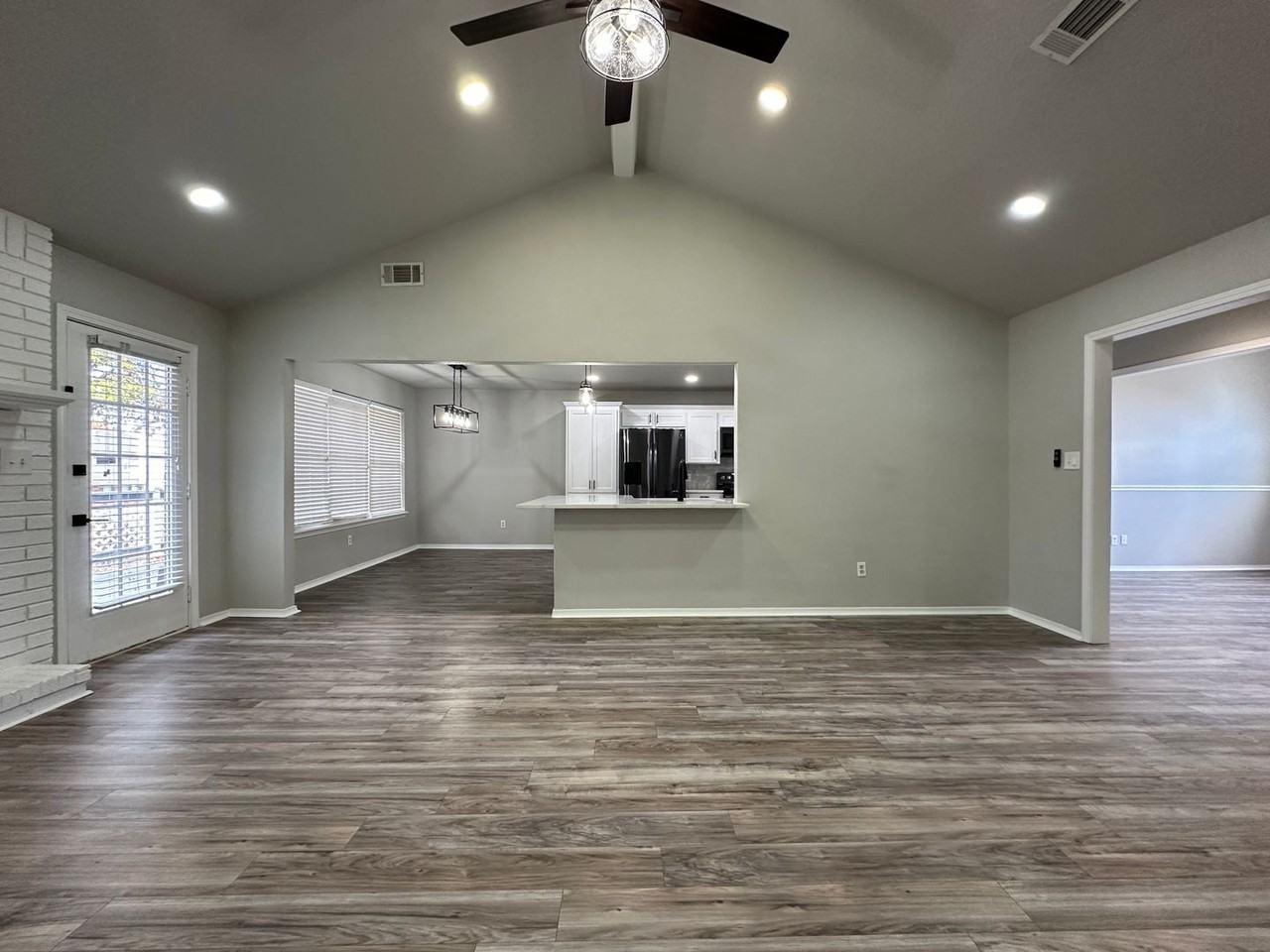 9916 Glen Flora Cir - Photo 5 of 38