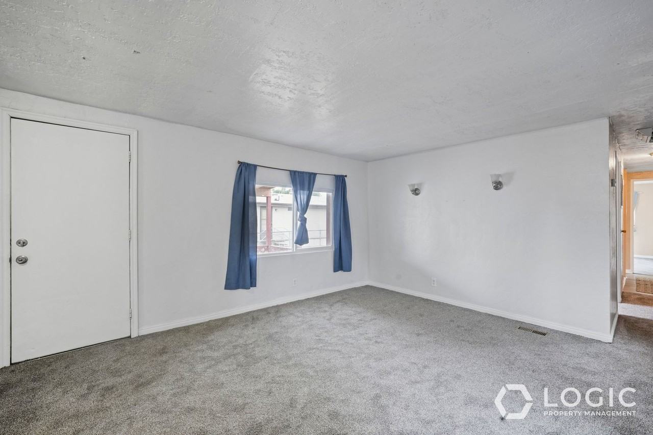 6954 S Flamingo Way - Photo 3 of 20