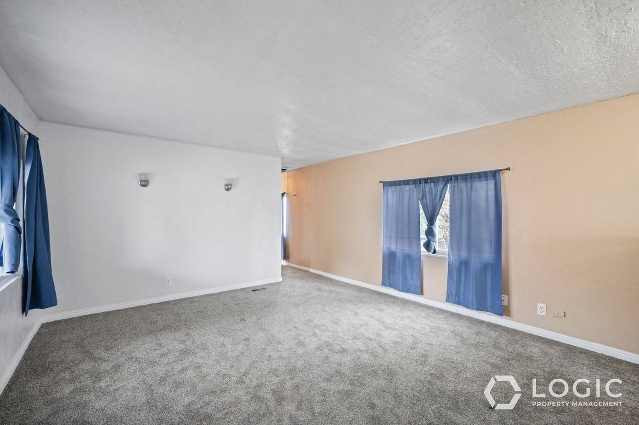 6954 S Flamingo Way - Photo 4 of 20