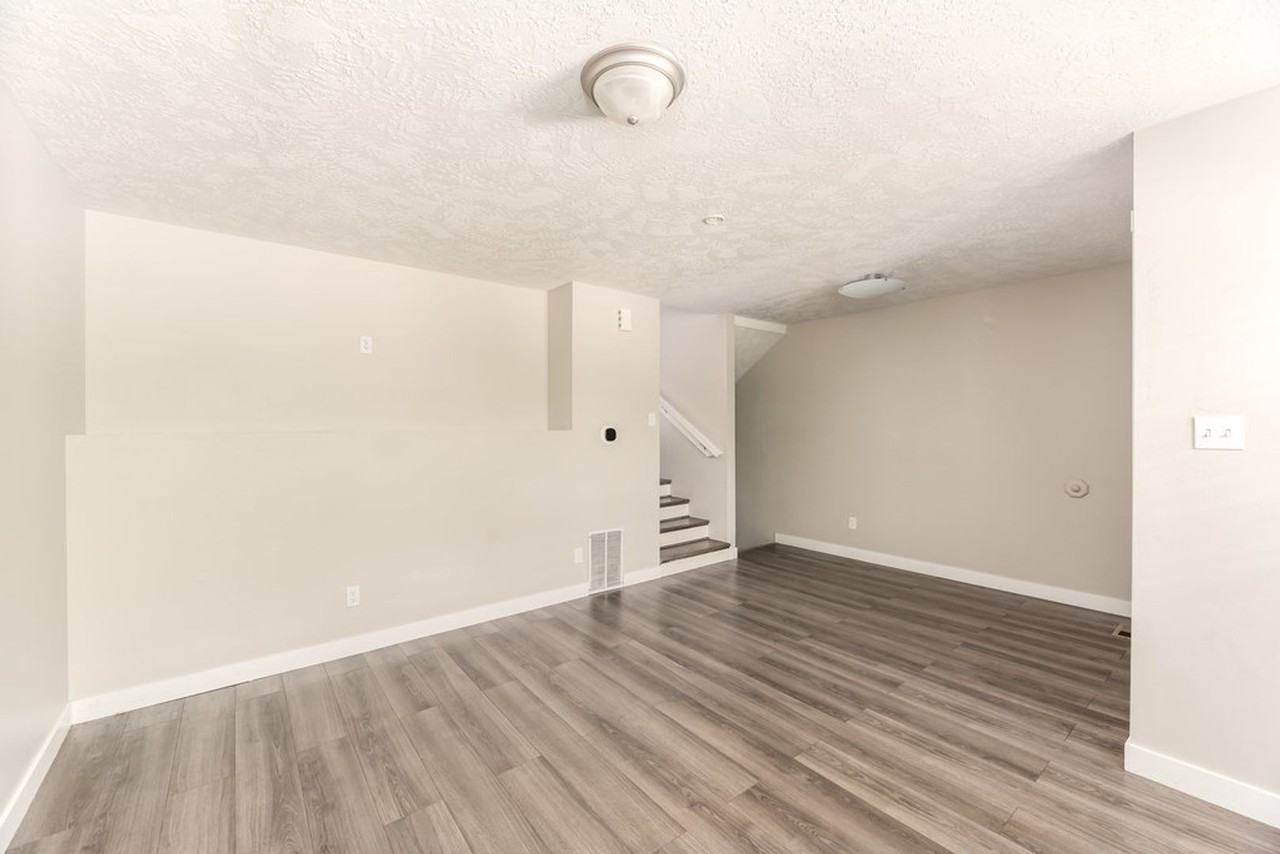596 W 1975 N - Photo 5 of 20