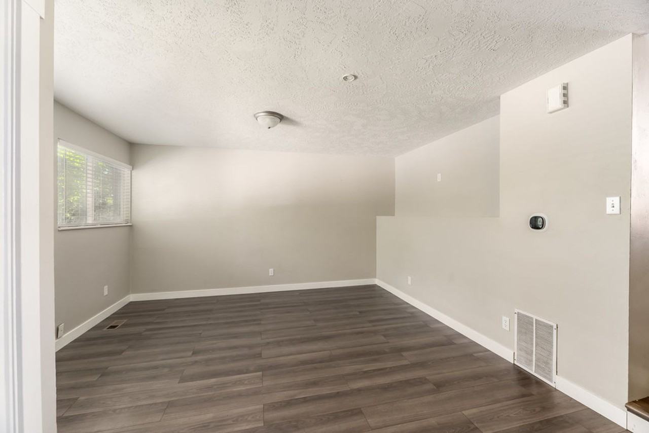 596 W 1975 N - Photo 6 of 20