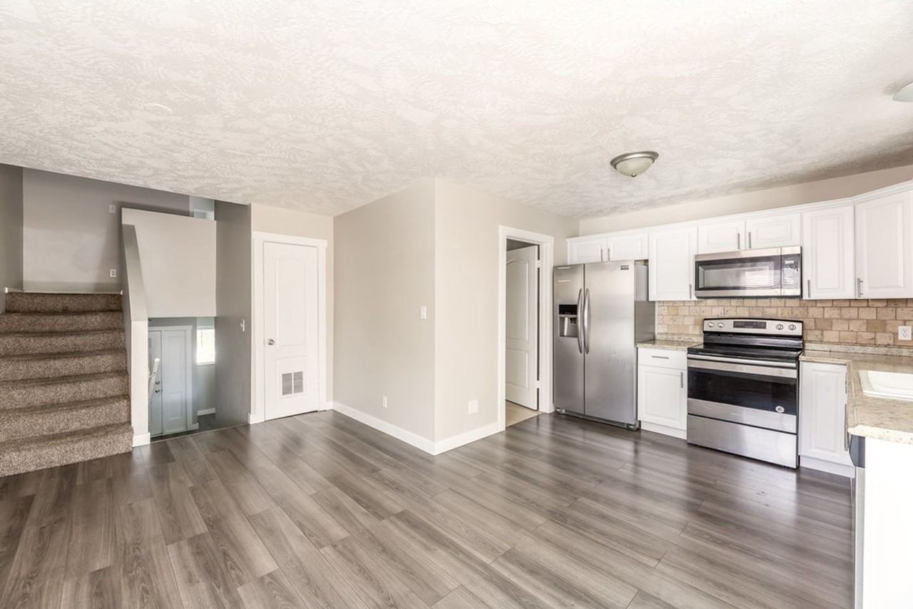 596 W 1975 N - Photo 7 of 20