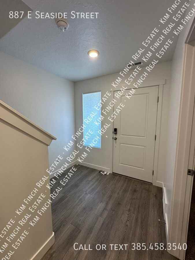 887 E Seaside St - Photo 4 of 22