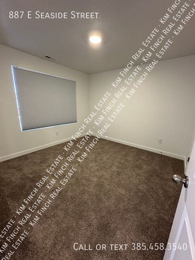 887 E Seaside St - Photo 5 of 22