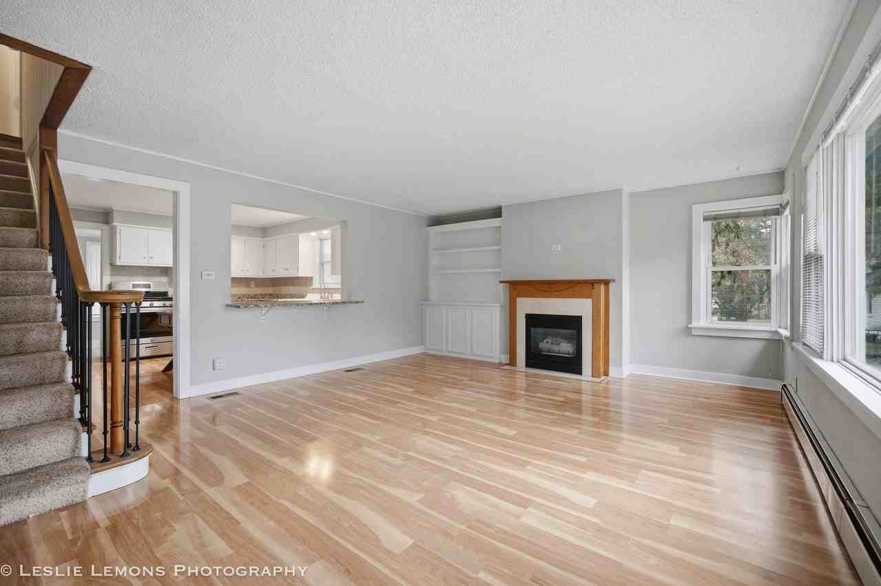 560 S Webster St - Photo 6 of 25