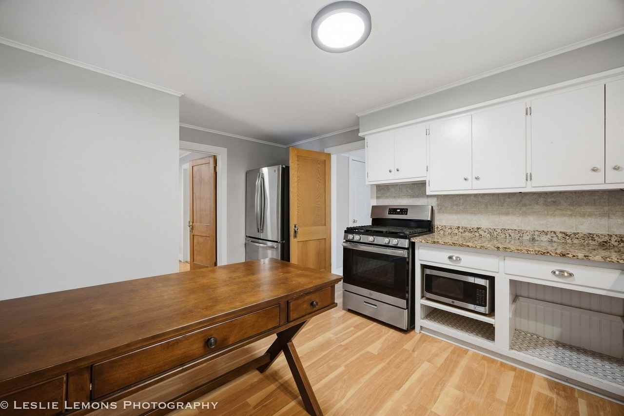 560 S Webster St - Photo 7 of 25